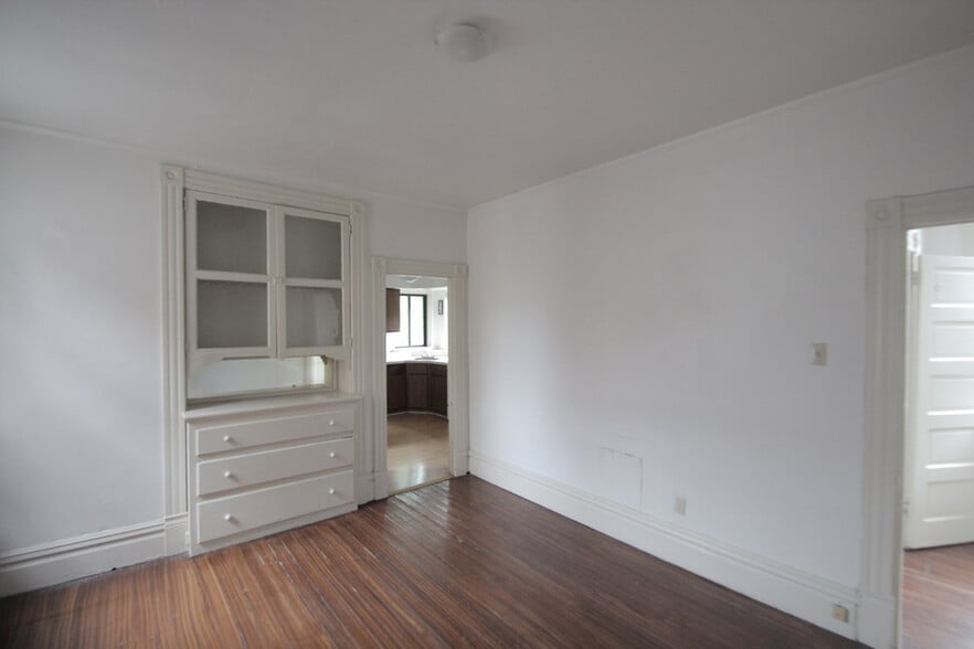 Building Photo - 405 Peebles St