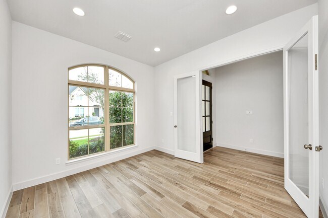 Building Photo - 2719 Country Ln