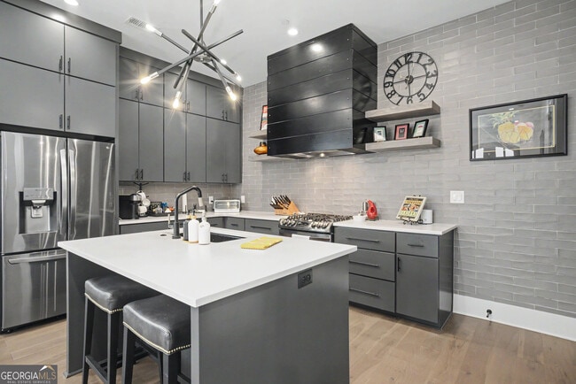 Building Photo - 495 Juniper Ln