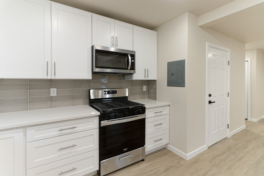 Building Photo - 8202 Mentra St