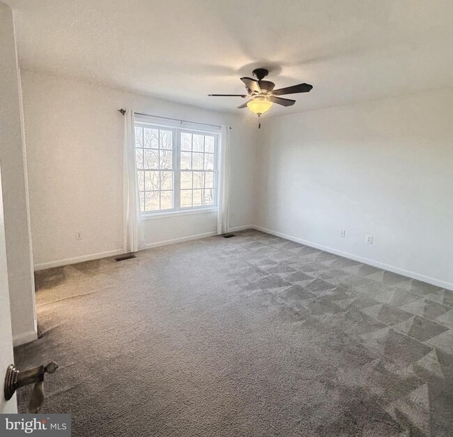 Building Photo - 92 Embassy Ct