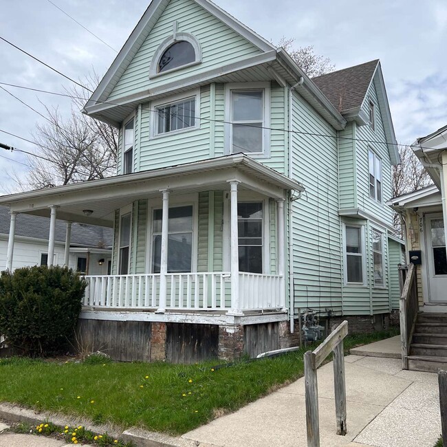 Building Photo - 710 12th St