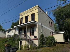 Building Photo - 214 E 8th St