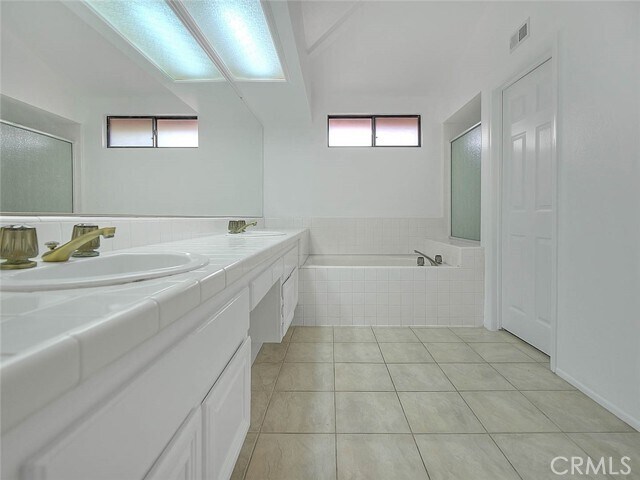 Building Photo - 1548 Vallecito Dr