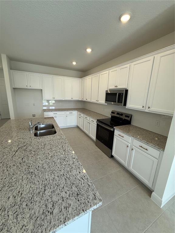Building Photo - 2313 Broadbrook Dr