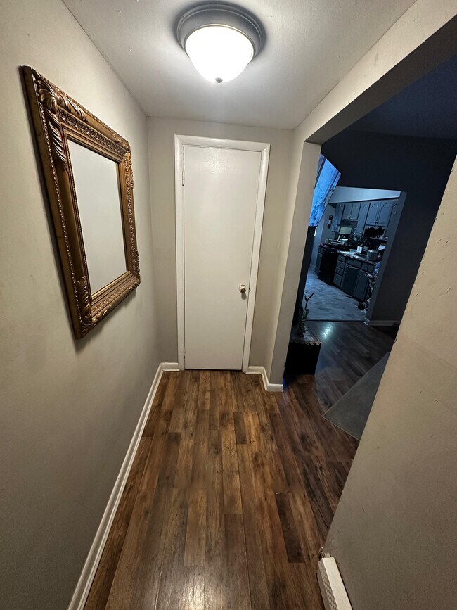 Building Photo - 626 Oak St