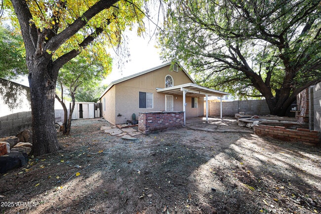 Building Photo - 214 S Rush Cir E