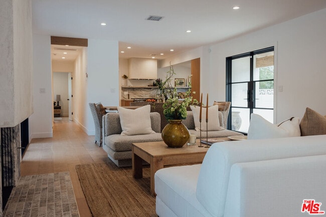 Building Photo - 1560 S Calle Palo Fierro