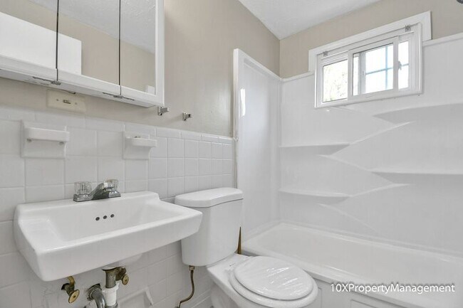 Building Photo - 2065 W Mound St