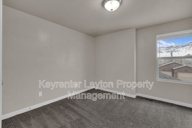 Building Photo - 2415 Wellington Dr