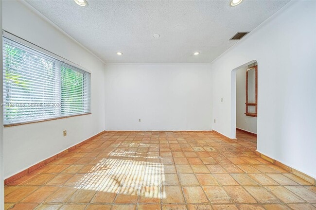 Building Photo - 104 Santander Ave