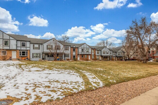 Building Photo - Lovely Three bed / Two bath for rent