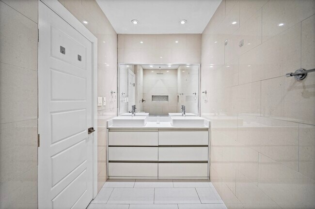 Building Photo - 12430 Pecan Ct