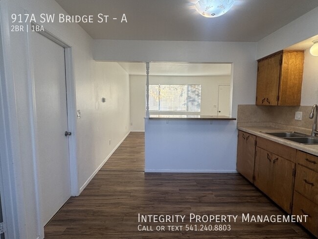 Building Photo - 917 SW Bridge St