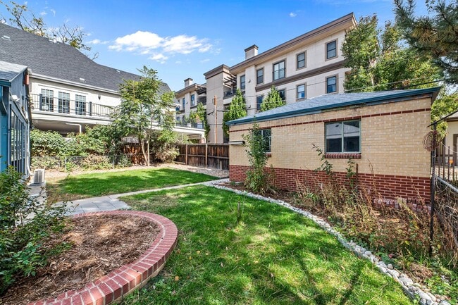 Building Photo - 44 Monroe St