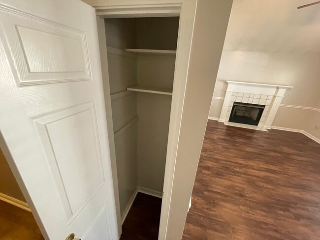 Building Photo - 1004 Creekside Pl