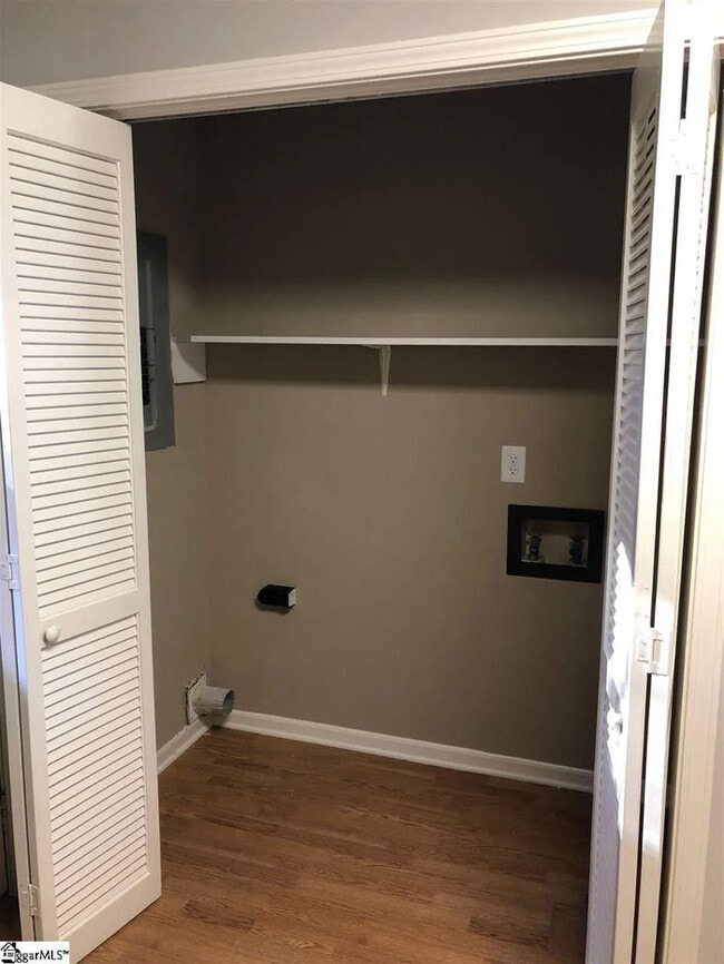 Building Photo - 100 Buttercup Way