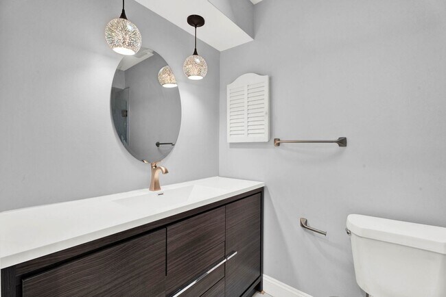 Building Photo - Welcome Home, Newly Remodeled Condo