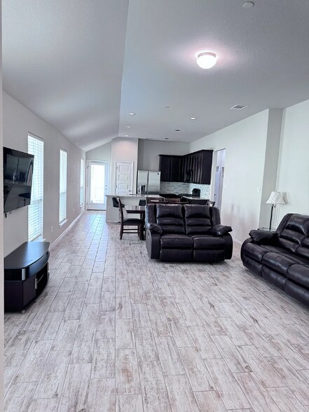 Building Photo - 2800 Joe Dimaggio Blvd