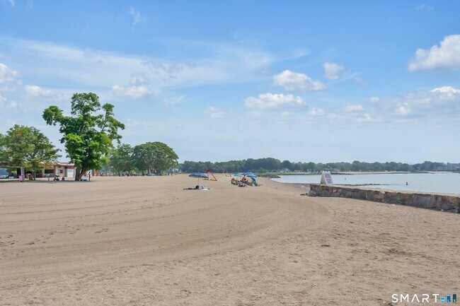 Building Photo - 803 Cove Rd