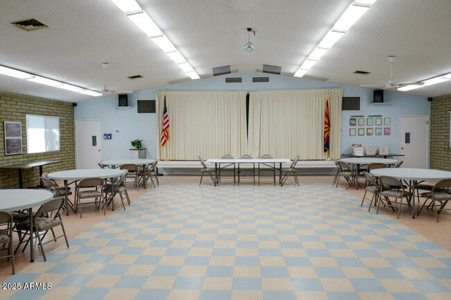 Building Photo - 2136 E Betty Elyse Ln