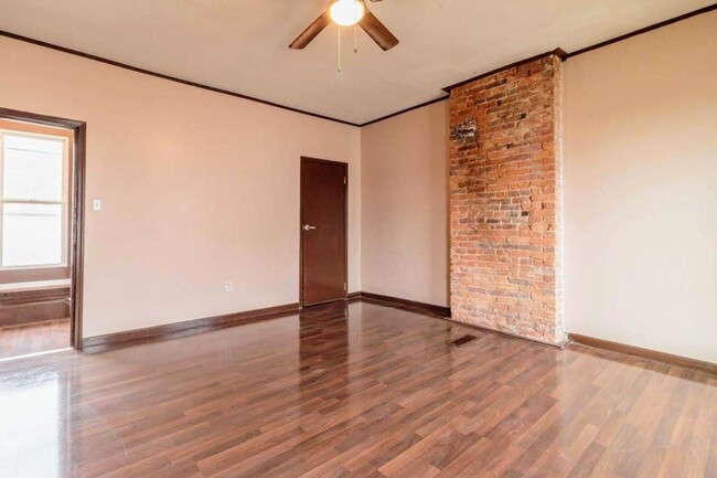 Building Photo - Beautifully Renovated Brick Home in East F...