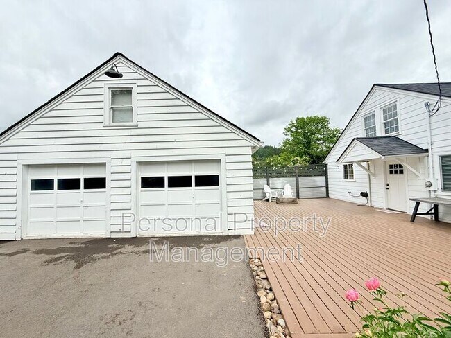 Building Photo - 1335 I St
