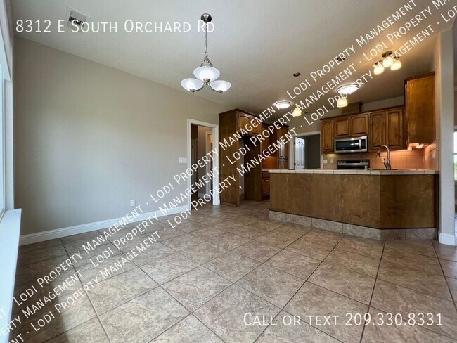 Building Photo - 8312 E Orchard Rd