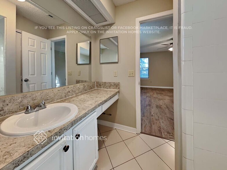 Building Photo - 8844 Ivymill Pl S