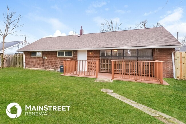 Building Photo - 8691 Bobolink Dr