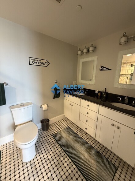 Building Photo - 632 E 2nd St