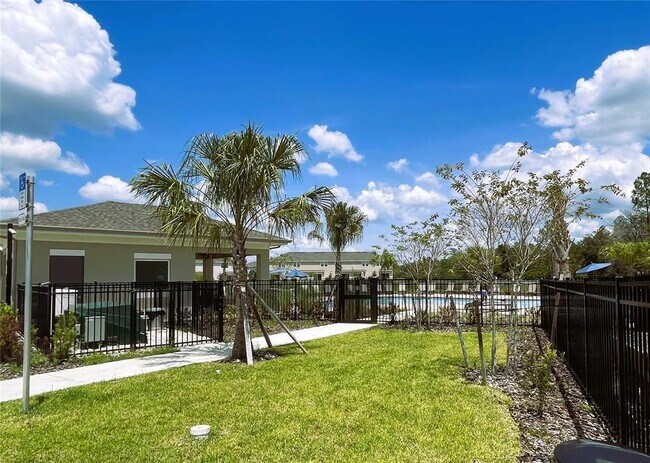 Building Photo - 2440 Skyline Lp