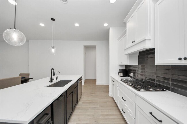 Building Photo - 210 W Netleaf Ct