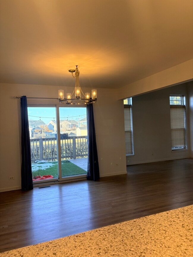 Building Photo - 610 Daisy Ln