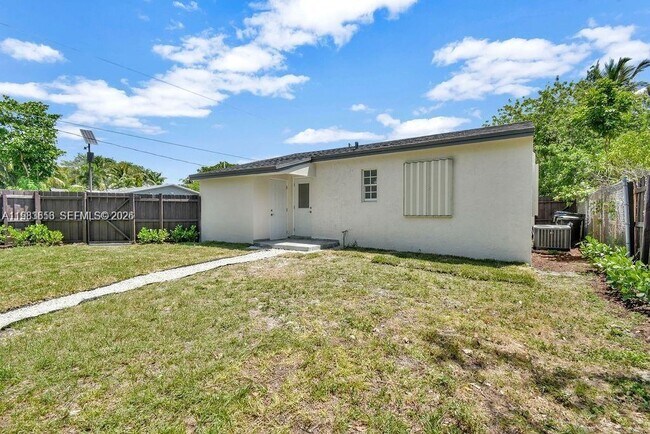 Building Photo - 1445 NW 6th Ave