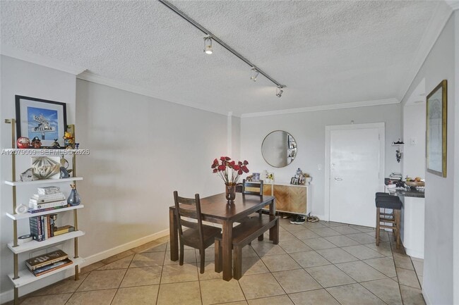 Building Photo - 300 Bayview Dr