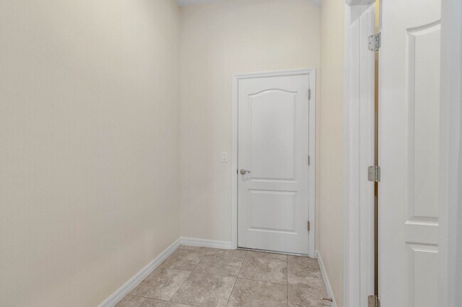Building Photo - 4 bedroom in Apopka available now!