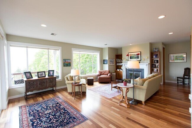 Building Photo - 737 Cherryview Ln