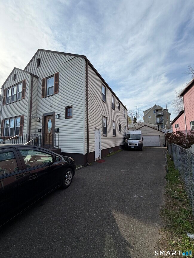 Building Photo - 62 Lincoln Ave