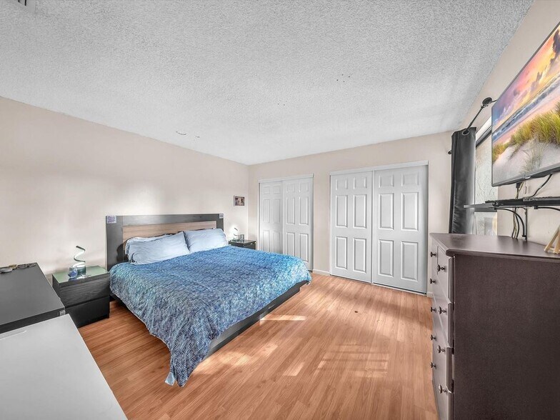 Building Photo - 2496 NW 99th Ave