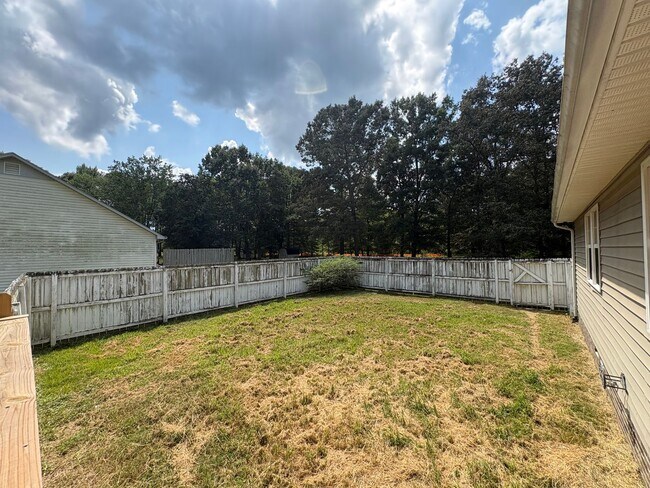 Building Photo - 671 Circle Dr