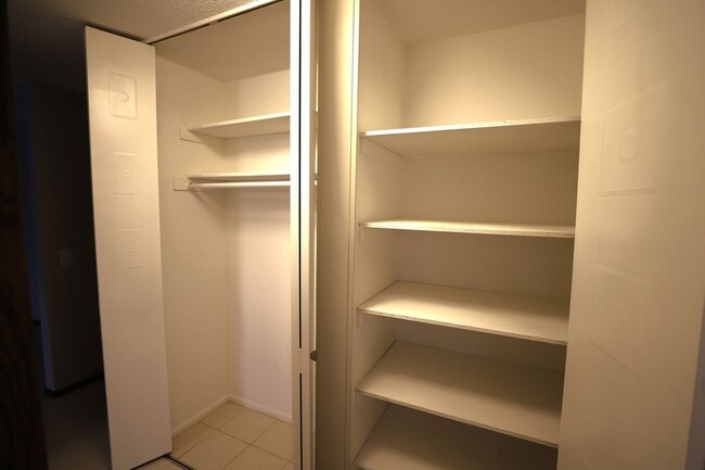 Building Photo - Cedarwood Condos - Cable, Internet & Under...
