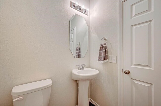 Building Photo - 25919 Kinship Ct