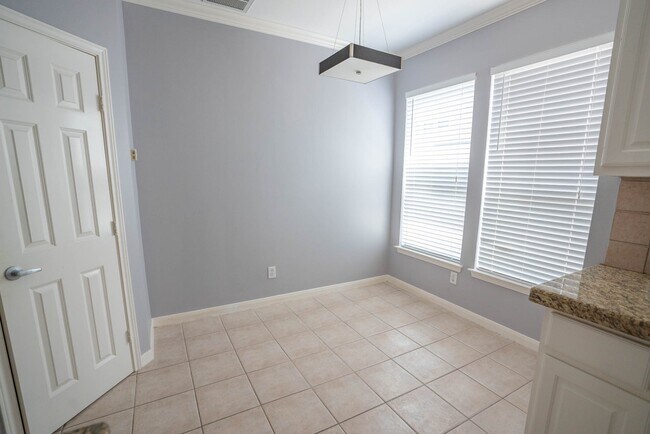 Building Photo - 1515 Drew St