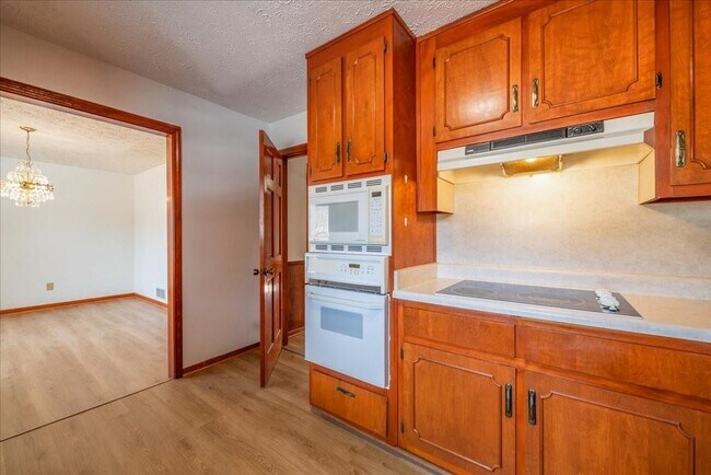 Building Photo - 4967 Macland Rd