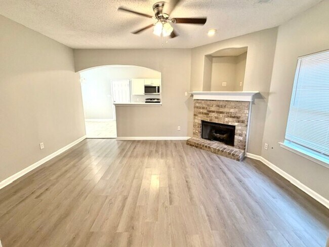 Building Photo - 10236 Sterling Ridge Dr