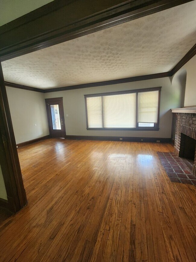 Building Photo - 3 BEDROOM 2ND FLOOR FOR RENT - MOVE IN READY!