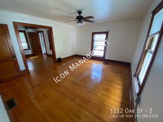 Building Photo - 1112 Oak St