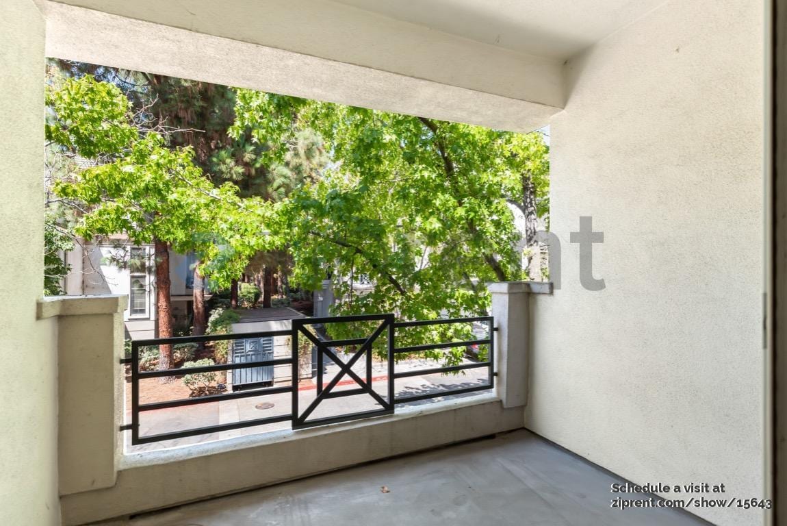 Building Photo - 425 Navaro Way