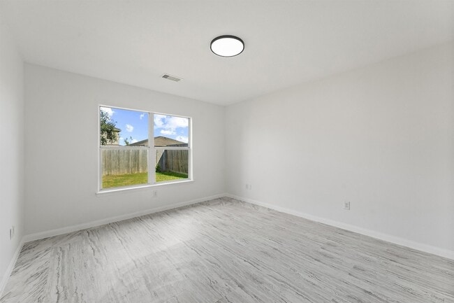 Building Photo - 7010 Dahlia Rd